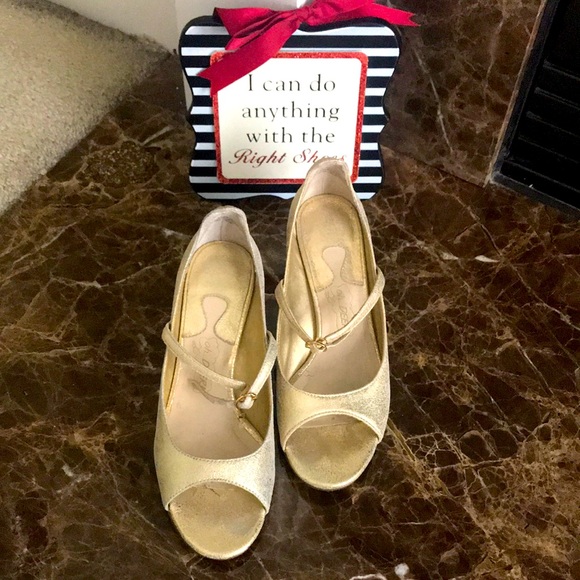 Gold open toe shoes - Picture 1 of 7